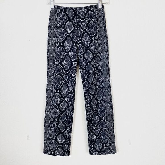 Leith Grey & Black Snakeskin Pattern High Rise Cropped Pants - Picture 2 of 5